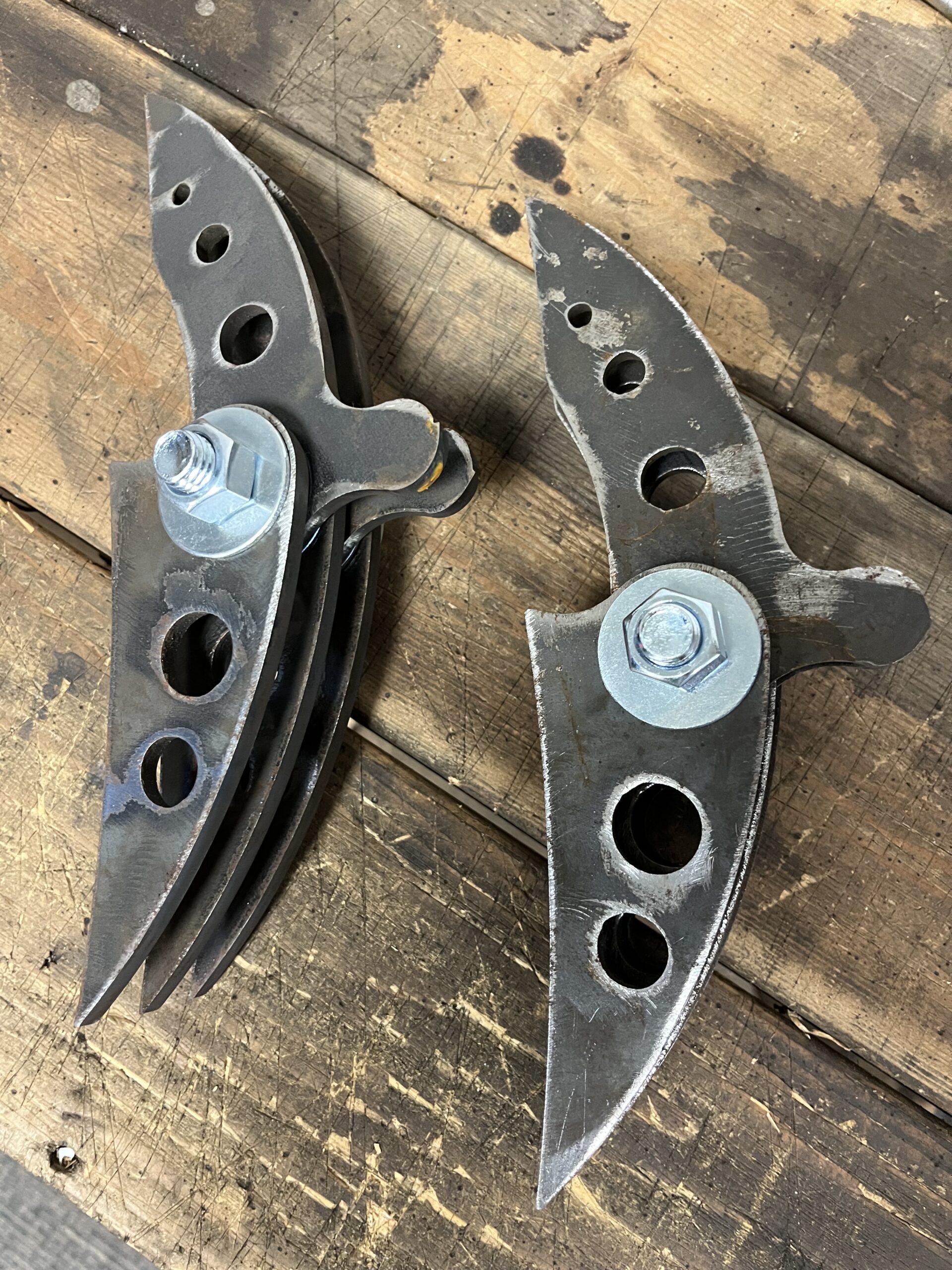 Weld-On BearClaw Heavy Duty Hinges for 1,000 Gallon Tanks - Image 5